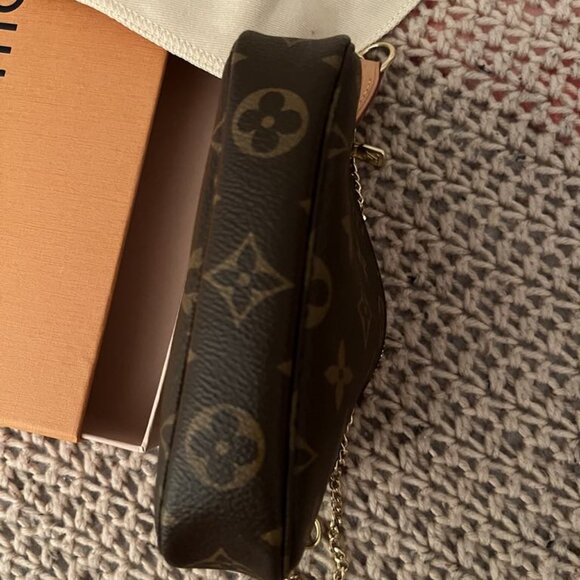 Louis Vuitton Mini Pochette Monogram - Picture 9 of 10